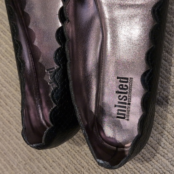 Black ballet flats with scalloped edges - Picture 2 of 3